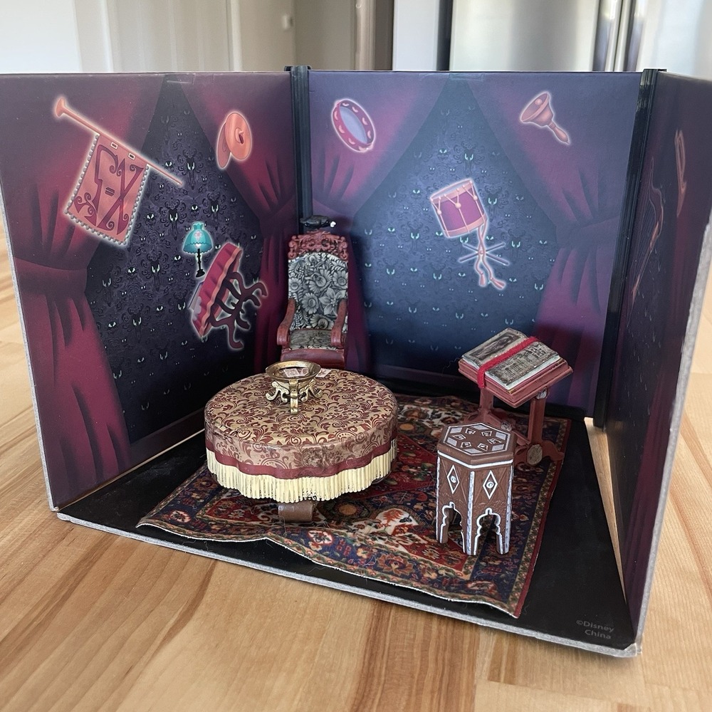 Disney Parks PARTIAL Haunted Mansion Diorama Madame Leota Seance Miniature *READ